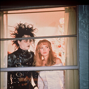 Johnny Depp et Winona Ryder dans le film "Edward aux mains d'argent"
