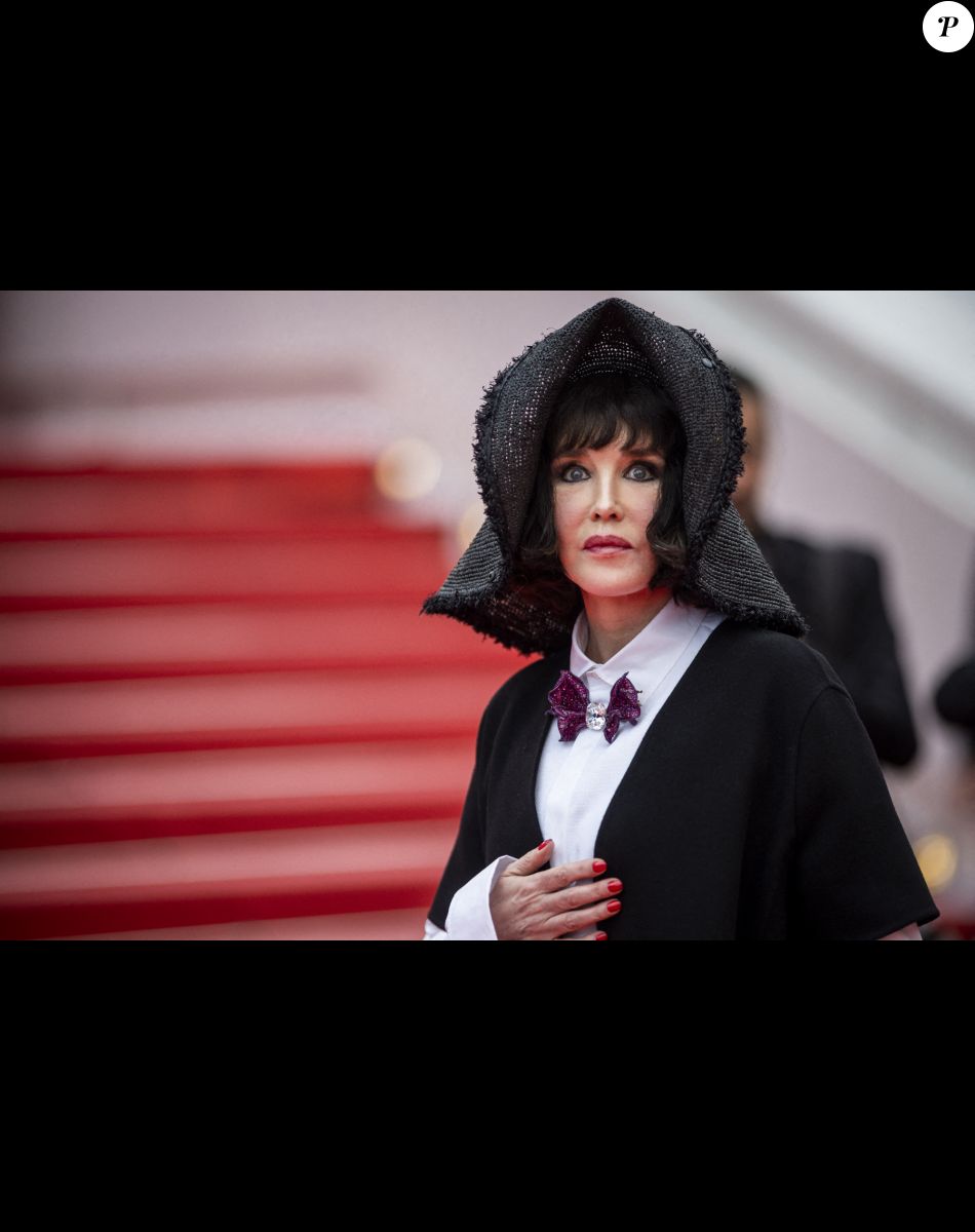 Isabelle Adjani - Montée des marches du film " Les Amandiers " lors du 75ème Festival International du Film de Cannes. Le 22 mai 2022 © Cyril Moreau / Bestimage