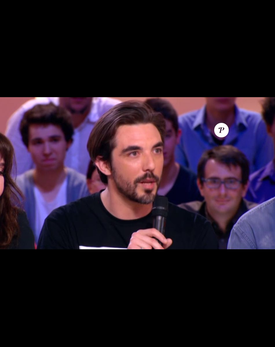 Le fils d'Isabelle Adjani, Barnabé Nuytten, membre du groupe The Aikiu, lors du Grand Journal de Canal+ diffusé le 20 juin 2013
