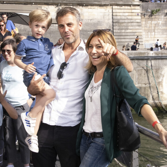 Shirley Bousquet, son compagnon Charles-Henri et leur fils Soren - People lors de l'événement "La croisière Miraculous" à Paris. Le 29 juin 2022 © Christophe Aubert via Bestimage