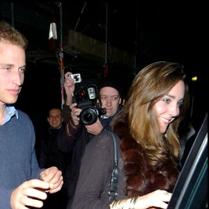 Le prince William et Kate Middleton à la sortie du Mahiki à Londres, en 2006