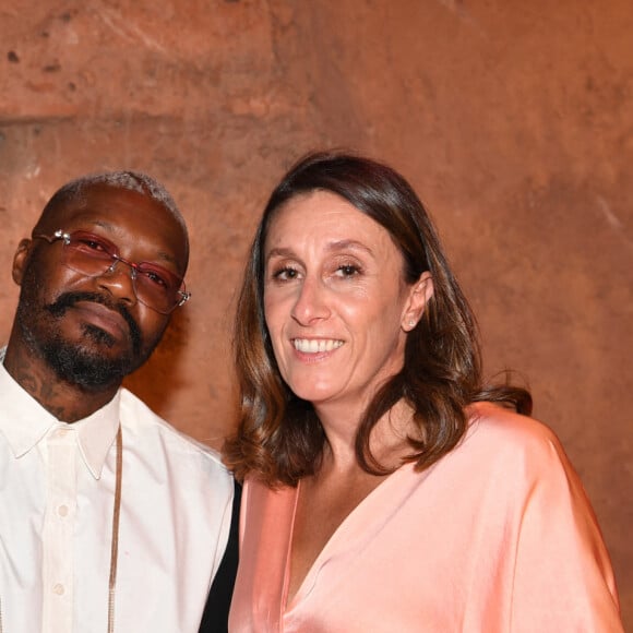 Exclusif - Djibril Cissé et sa compagne Laetitia lors de la soirée du grand gala du "Marrakech du Rire 2022" pour la 10ème édition au palais El Badiî à Marrakech, Maroc, le 18 juin 2022. © Rachid Bellak/Bestimage