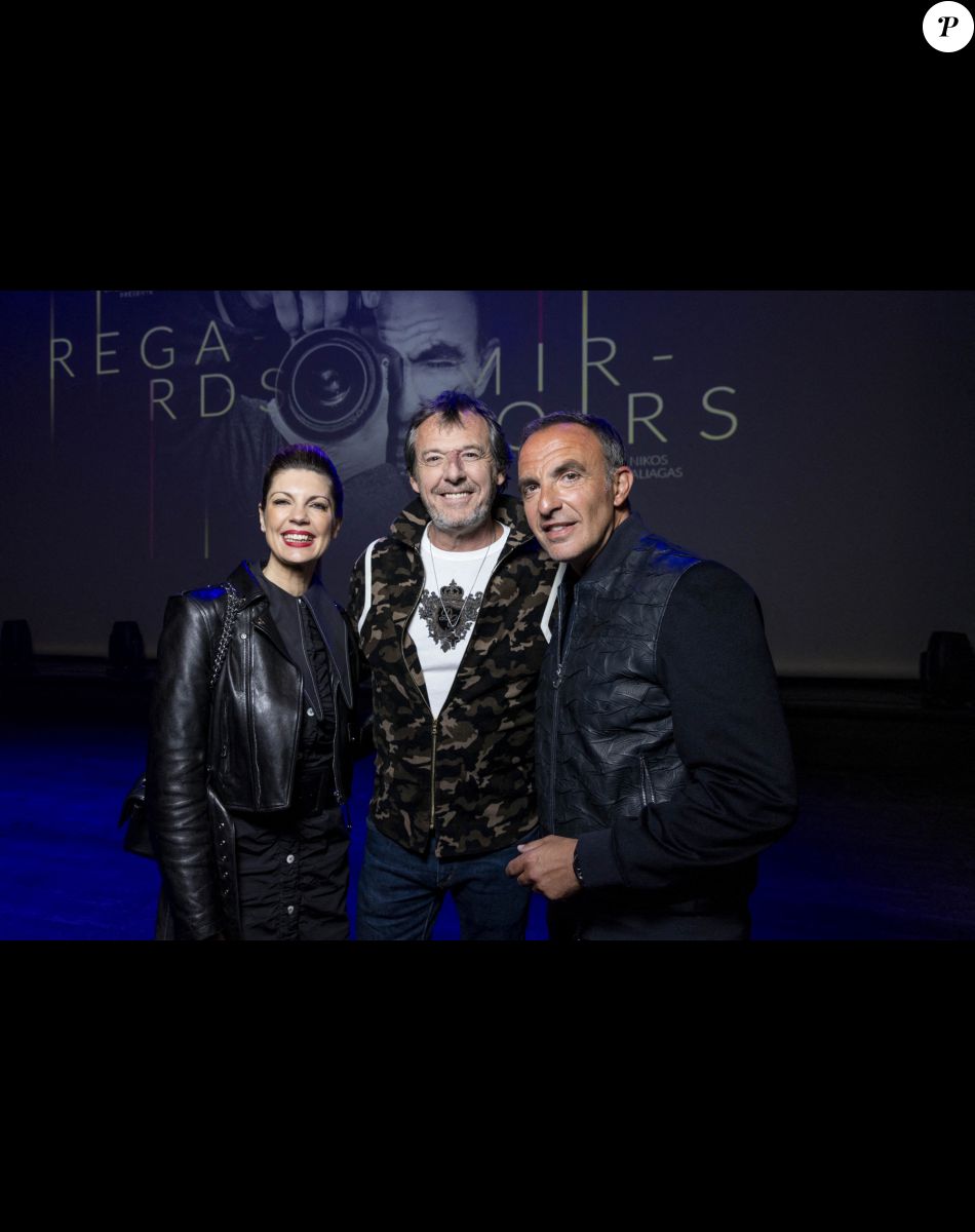 Exclusif - Jean-Luc Reichmann, Nikos Aliagas et sa femme Tina Grigoriou - Vernissage de l'exposition "Regards Miroirs" à la Seine Musicale à Boulogne-Billancourt, le 14 avril 2022. © Cyril Moreau/Bestimage