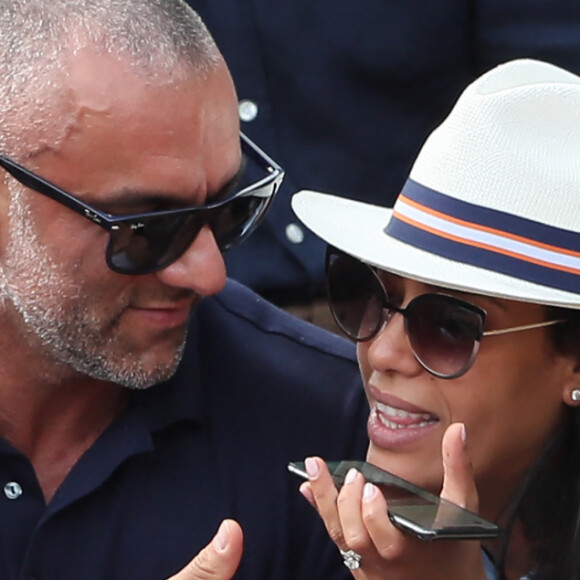 Amel Bent et Patrick Antonelli dans les tribunes des internationaux de tennis de Roland Garros à Paris, France, le 3 juin 2018. © Dominique Jacovides - Cyril Moreau/Bestimage 