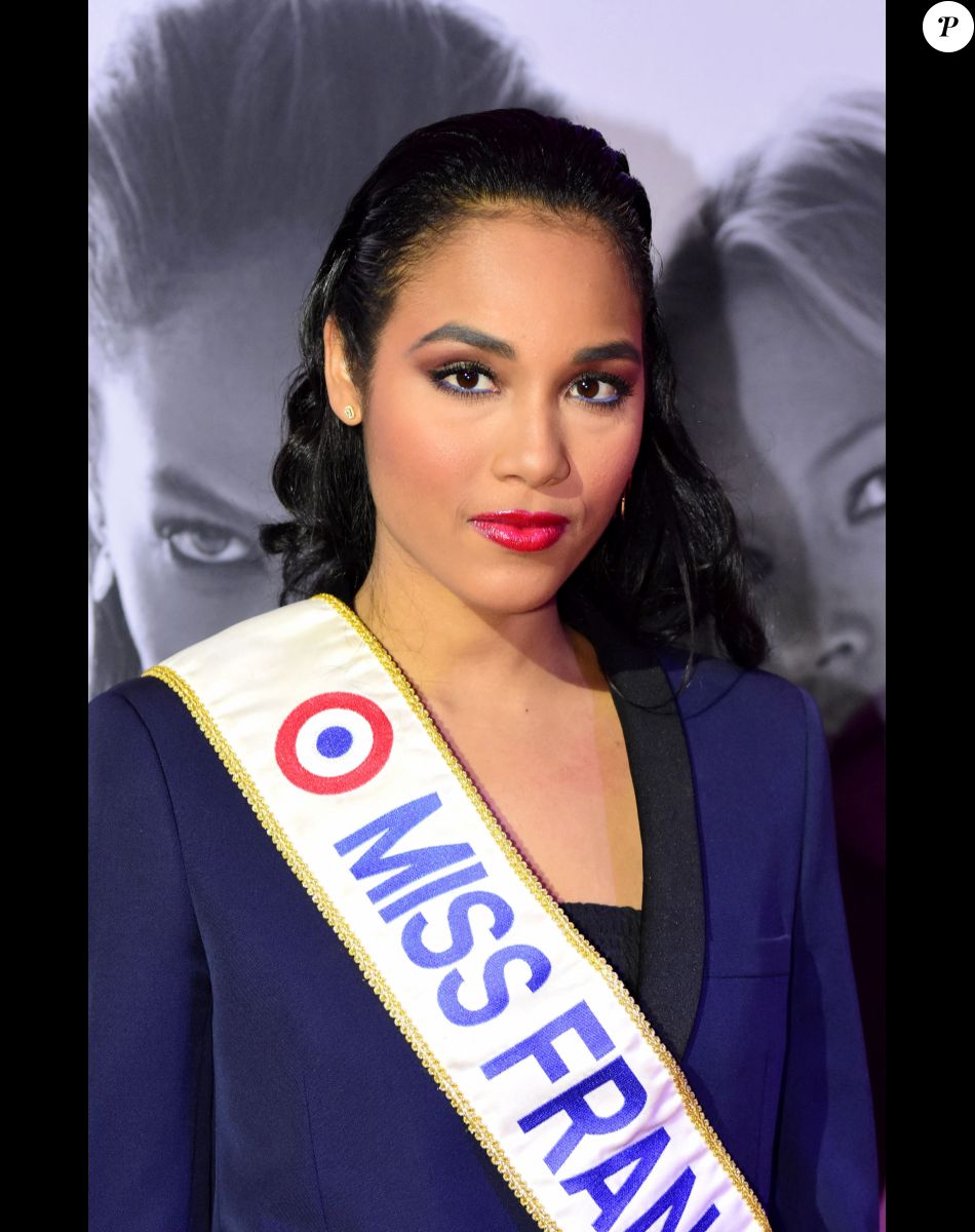 Clémence Botino (Miss France 2020) assiste au nouveau tournoi de tennis WTA l'Open 6ème Sens au Palais des Sports de Gerland à Lyon, France, le 7 mars 2020. © Romain Doucelin/Panoramic/Bestimage