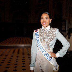 Clémence Botino, Miss France 2020 - People au défilé de mode Haute-Couture printemps-été 2020 "Julien Fournié" à Paris. Le 21 janvier 2020 © Veeren Ramsamy-Christophe Clovis / Bestimage 