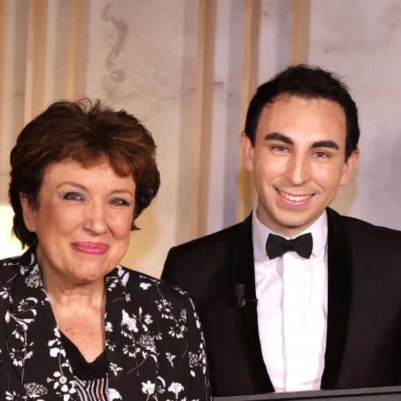 Roselyne Bachelot - Jordan de Luxe pose avec ses invités de l'émission "Chez Jordan" à Paris le 13 juin 2022. © Cédric Perrin / Bestimage 