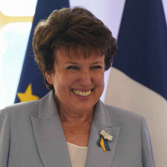 Passation de pouvoirs entre Roselyne Bachelot et Rima Abdul-Malak, nouvelle ministre de la culture, au ministère de la Culture à Paris, le 20 mai 2022. 