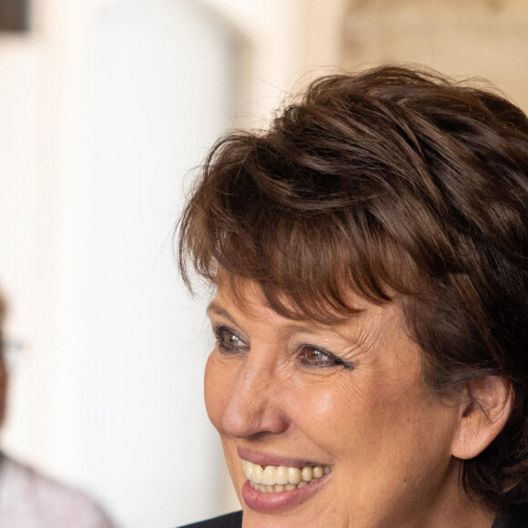 Roselyne Bachelot, ministre de la Culture visite l'installation du concert Monumental Tour de Michael Canitrot au Palais Royal à Paris, France, le 12 mai 2022. © Jeremy Melloul/Bestimage