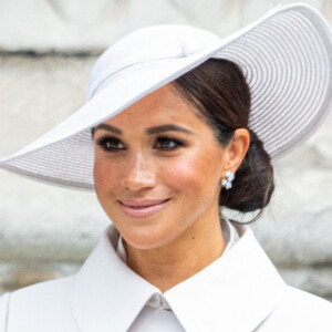 Meghan Markle, duchesse de Sussex - Les membres de la famille royale et les invités lors de la messe célébrée à la cathédrale Saint-Paul de Londres, dans le cadre du jubilé de platine (70 ans de règne) de la reine Elisabeth II d'Angleterre. Londres. 