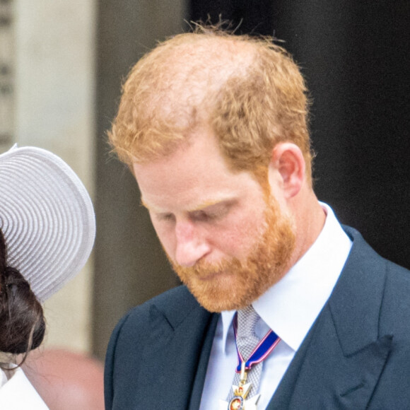 Le prince Harry, duc de Sussex, et Meghan Markle, duchesse de Sussex - Les membres de la famille royale et les invités lors de la messe célébrée à la cathédrale Saint-Paul de Londres, dans le cadre du jubilé de platine (70 ans de règne) de la reine Elisabeth II d'Angleterre. Londres, le 3 juin 2022. 