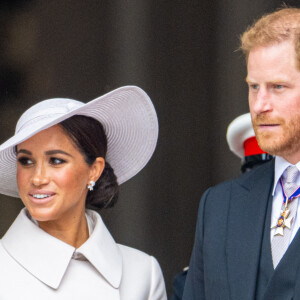 Le prince Harry, duc de Sussex, et Meghan Markle, duchesse de Sussex - Les membres de la famille royale et les invités lors de la messe célébrée à la cathédrale Saint-Paul de Londres, dans le cadre du jubilé de platine (70 ans de règne) de la reine Elisabeth II d'Angleterre. Londres, le 3 juin 2022. 