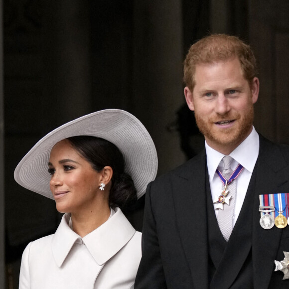 Le prince Harry, duc de Sussex, et Meghan Markle, duchesse de Sussex - Les membres de la famille royale et les invités lors de la messe célébrée à la cathédrale Saint-Paul de Londres, dans le cadre du jubilé de platine (70 ans de règne) de la reine Elisabeth II d'Angleterre. Londres, le 3 juin 2022. 