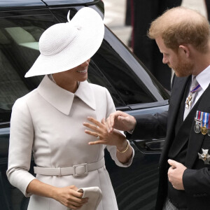 Le prince Harry, duc de Sussex, et Meghan Markle, duchesse de Sussex - Les membres de la famille royale et les invités lors de la messe célébrée à la cathédrale Saint-Paul de Londres, dans le cadre du jubilé de platine (70 ans de règne) de la reine Elisabeth II d'Angleterre. Londres, le 3 juin 2022. 