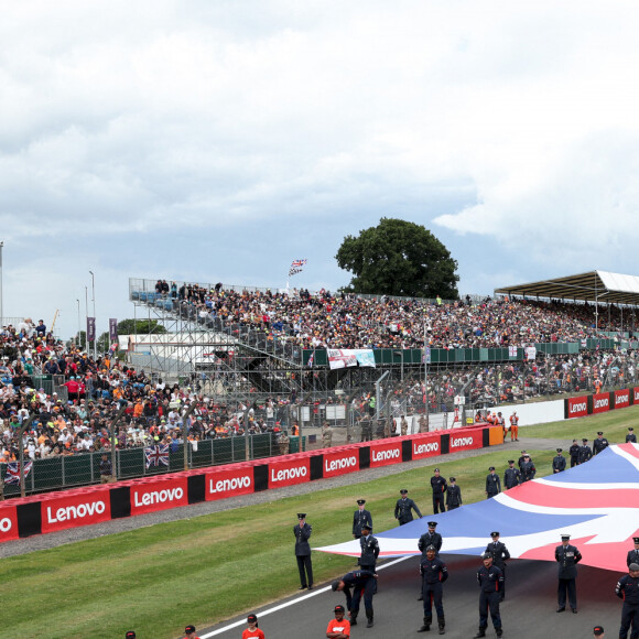 Tom Cruise assiste au Grand Prix de F1 de Grande-Bretagne à Silverstone, le 3 juillet 2022. © Florent Gooden / Panoramic / Bestimage 