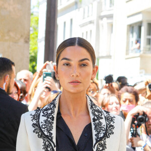 Lily Alridge arrive au défilé de mode Haute-Couture automne-hiver 2022-2023 "Christian Dior" à Paris, France, le 4 juillet 2022. © Veeren-Clovis/Bestimage 