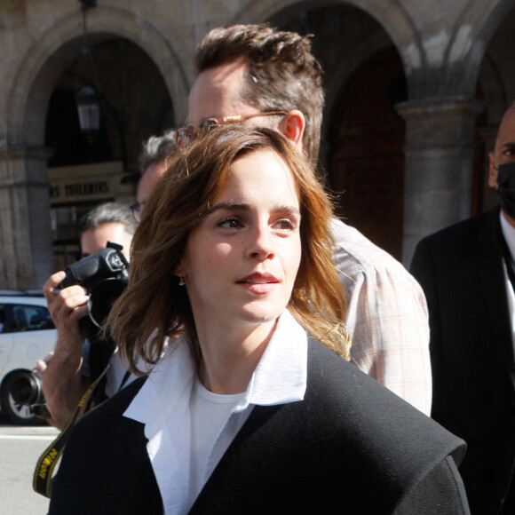 Emma Watson - Arrivée au défilé de mode Haute-Couture automne-hiver 2022-2023 "Schiaparelli" à Paris, le 4 juillet 2022. © Veeren-Christophe Clovis / Bestimage