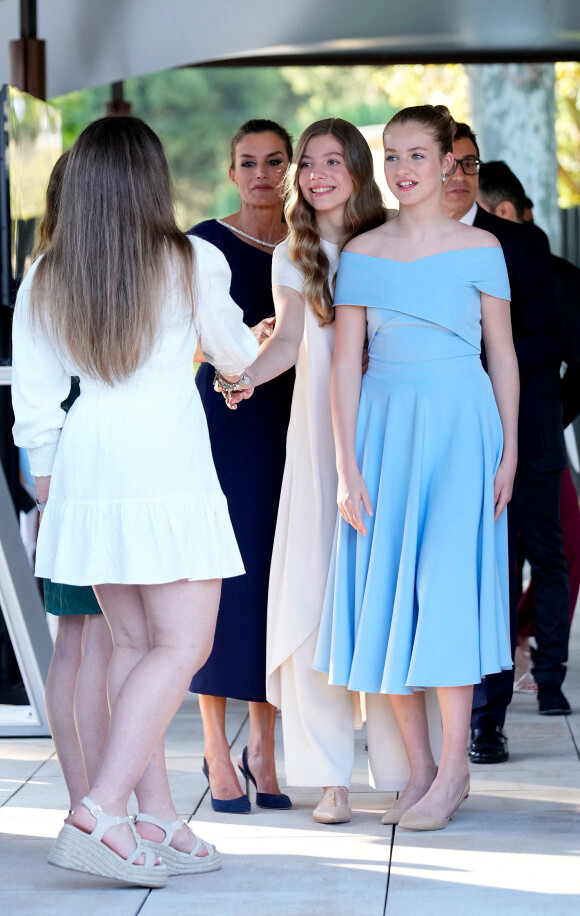 La reine Letizia d'Espagne, L'infante Sofia d'Espagne et La princesse Leonor - La famille royale d'Espagne arrive à la cérémonie de remise des prix "Princess of Girona Foundation" à Barcelone le 4 juillet 2022. 