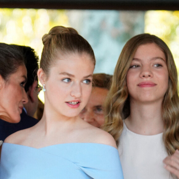 La reine Letizia d'Espagne, La princesse Leonor et L'infante Sofia d'Espagne - La famille royale d'Espagne arrive à la cérémonie de remise des prix "Princess of Girona Foundation" à Barcelone le 4 juillet 2022. 