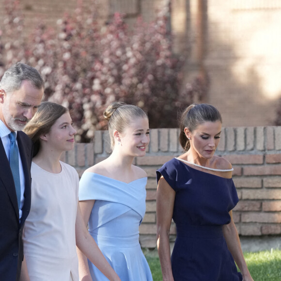 Le roi Felipe VI d'Espagne, L'infante Sofia d'Espagne, La princesse Leonor et La reine Letizia d'Espagne - La famille royale d'Espagne arrive à la cérémonie de remise des prix "Princess of Girona Foundation" à Barcelone le 4 juillet 2022. 