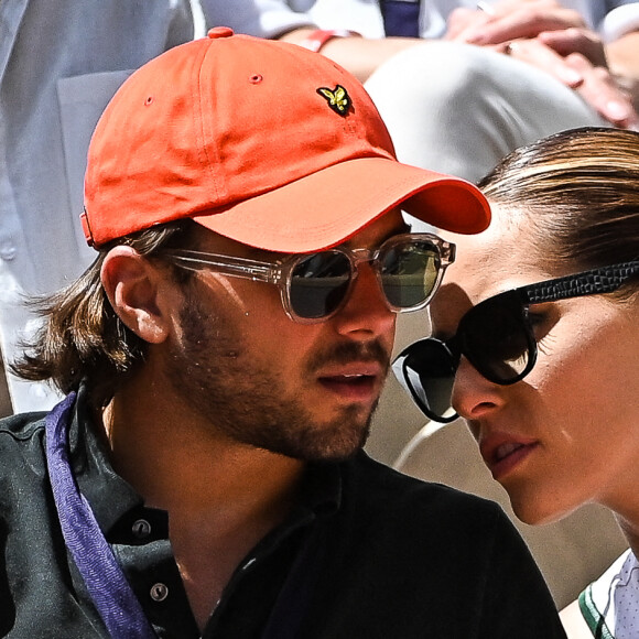 Maëva Coucke (Miss France 2018) et son compagnon François Bonifaci en tribunes lors des Internationaux de France de tennis de Roland Garros à Paris, France, le 25 mai 2022. © Matthieu Mirville/Zuma Press/Bestimage