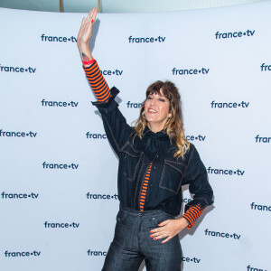 Daphné Bürki lors du photocall dans le cadre de la conférence de presse de France Télévisions au Pavillon Gabriel à Paris, France, le 24 août 2021. © Pierre Perusseau/Bestimage