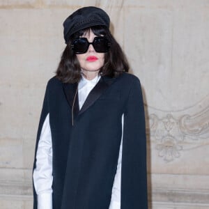 Isabelle Adjani lors du photocall du défilé Dior Haute Couture Printemps/Été 2022 dans le cadre de la Fashion Week de Paris, France, le 24 janvier 2022. © Rindoff-Borde/Bestimage 