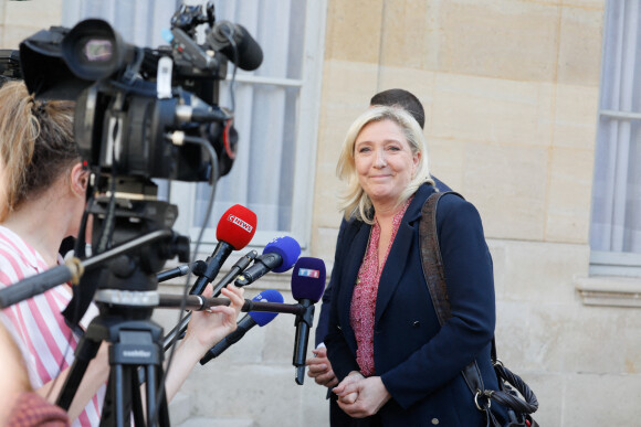 La présidente du groupe Rassemblement national (RN) à l'Assemblée nationale, Marine Le Pen à la sortie de l'Hôtel de Matignon à Paris, France, le 29 juin 2022. © Christophe Clovis/Bestimage 