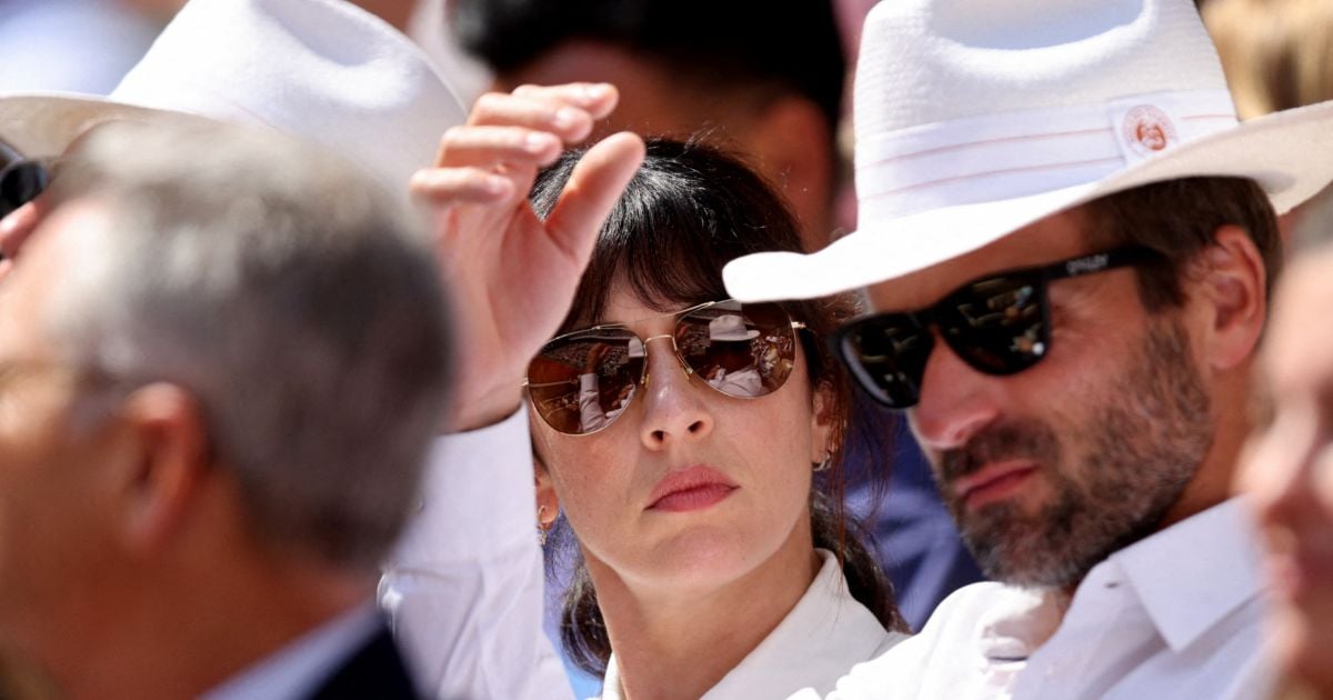 Nolwenn Leroy et son compagnon Arnaud Clément dans les tribunes lors