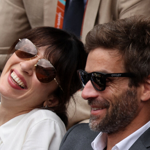 Nolwenn Leroy et son compagnon Arnaud Clément dans les tribunes lors des Internationaux de France de Tennis de Roland Garros 2022. Paris, le 5 juin 2022. © Dominique Jacovides/Bestimage 