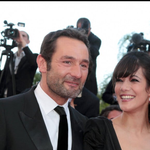 Mélanie Doutey et Gilles Lellouche - Montée des marches du film "The Artist" - 64ème festival international du film de Cannes le 15 mai 2011