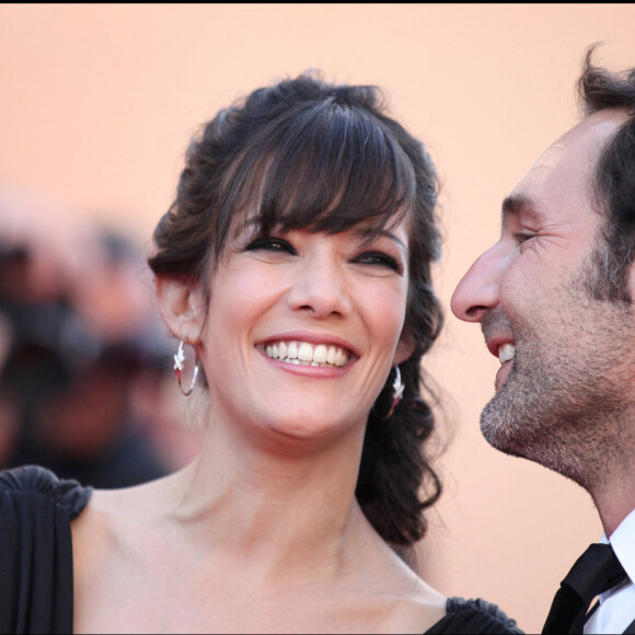 Mélanie Doutey et Gilles Lellouche - Montée des marches du film "The Artist" - 64ème festival international du film de Cannes le 15 mai 2011