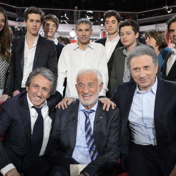 Jean-Paul Belmondo - Enregistrement de l'emission "Vivement Dimanche" a Paris le 10 avril 2013 qui sera diffusee le 14 avril. © Coadic Guirec / Bestimage 