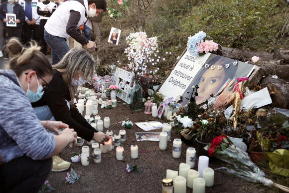 La famille et les proches se sont réunis pour une marche blanche en hommage à Delphine Jubillar, l'infirmière de 33 ans, disparue il y a un an, à Cagnac-les-Mines. Le 19 décembre 2021 © Patrick Bernard / Bestimage