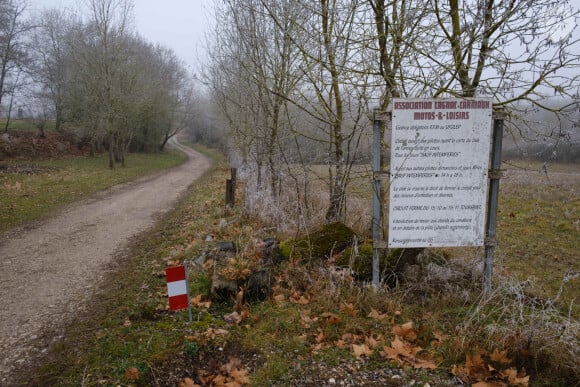 Accès vers les recherches dans la forêt de Cagnac-les-Mines, la ville où habitait Delphine Jubillar. 18 janvier 2022
