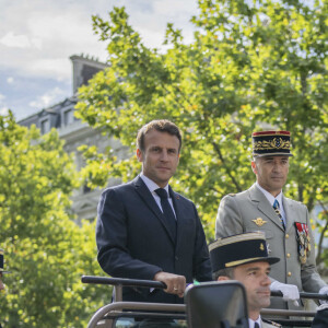 Thierry Burkhard, chef d'état major des armées - Le président Emmanuel Macron lors du défilé militaire du 14 Juillet à Paris. © Eliot Blondet / Pool / Bestimage 