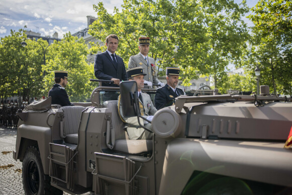 Thierry Burkhard, chef d'état major des armées - Le président Emmanuel Macron lors du défilé militaire du 14 Juillet à Paris. © Eliot Blondet / Pool / Bestimage 