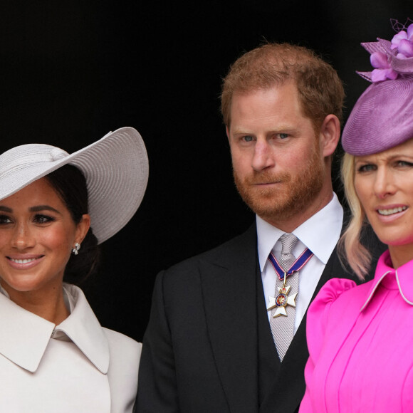 Le prince Harry, duc de Sussex, Meghan Markle, duchesse de Sussex, et Zara Phillips (Zara Tindall) - Les membres de la famille royale et les invités à la sortie de la messe du jubilé, célébrée à la cathédrale Saint-Paul de Londres, Royaume Uni, le 3 juin 2022. 