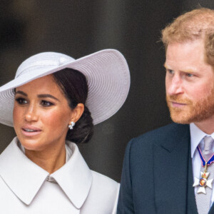 Le prince Harry, duc de Sussex, et Meghan Markle, duchesse de Sussex - Les membres de la famille royale et les invités lors de la messe célébrée à la cathédrale Saint-Paul de Londres, dans le cadre du jubilé de platine (70 ans de règne) de la reine Elisabeth II d'Angleterre. Londres, le 3 juin 2022. 