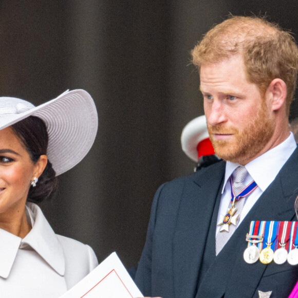 Le prince Harry, duc de Sussex, et Meghan Markle, duchesse de Sussex - Les membres de la famille royale et les invités lors de la messe célébrée à la cathédrale Saint-Paul de Londres, dans le cadre du jubilé de platine (70 ans de règne) de la reine Elisabeth II d'Angleterre. Londres, le 3 juin 2022. 