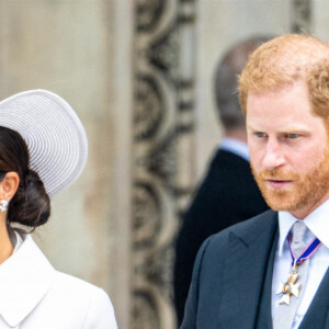 Le prince Harry, duc de Sussex, et Meghan Markle, duchesse de Sussex - Les membres de la famille royale et les invités lors de la messe célébrée à la cathédrale Saint-Paul de Londres, dans le cadre du jubilé de platine (70 ans de règne) de la reine Elisabeth II d'Angleterre. Londres, le 3 juin 2022. 