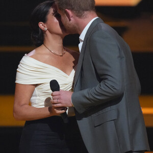 Le prince Harry et Meghan Markle lors de la cérémonie d'ouverture des Invictus Games 2020 à La Haye, le 16 avril 2022. 