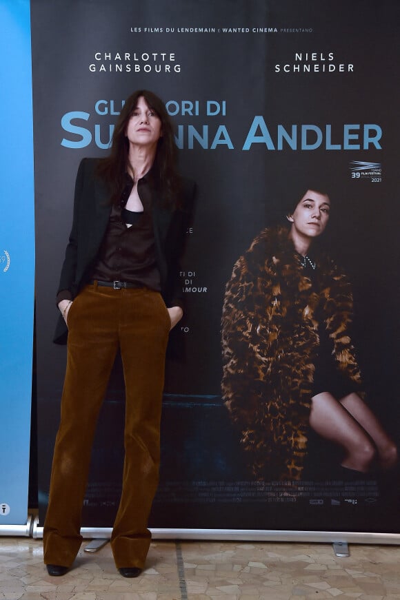 Charlotte Gainsbourg au photocall du film "Suzanna Andler" à Milan, le 8 mars 2022. 