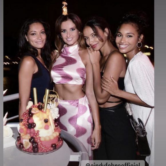 Cindy Fabre, Flora Coquerel et Clemence Botino invitées à l'anniversaire de Malika Menard à Paris - Instagram