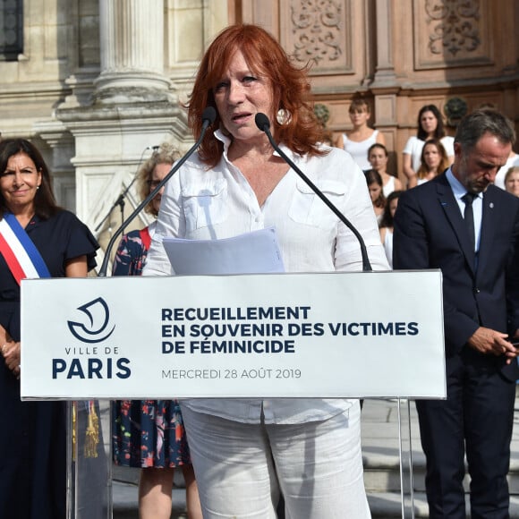 Eva Darlan - Cérémonie de recueillement en souvenir des victimes de féminicides sur le parvis de l'hôtel de ville à Paris le 28 août 2019. © Giancarlo Gorassini / Bestimage