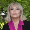 Amanda Lear, femme ou homme ? "Le genre est une manière d'emprisonner les gens..."