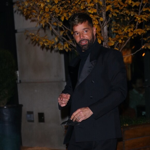 Ricky Martin à la sortie de la soirée caritative du "Musée d'Arts Modernes (MOMA)" à New York, le 15 décembre 2021. 