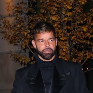 Ricky Martin à la sortie de la soirée caritative du "Musée d'Arts Modernes (MOMA)" à New York, le 15 décembre 2021. 