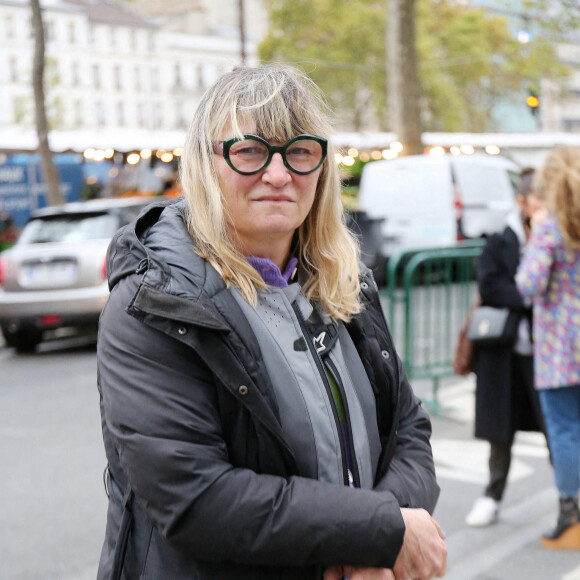 Christine Bravo quitte les studios de RTL à Neuilly-sur-Seine, le 23 octobre 2020.