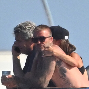 Semi-exclusif -David Beckham, sa femme Victoria et leurs enfants, Harper et Cruz avec sa compagne Tana Holding en vacances sur leur Yacht à Saint-Tropez le 22 juillet 2022. 